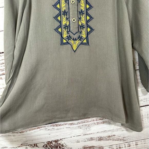 Pink Lily Women's Embroidered Henley Flowy Boho Blouse Olive Green Size Small - Picture 4 of 14